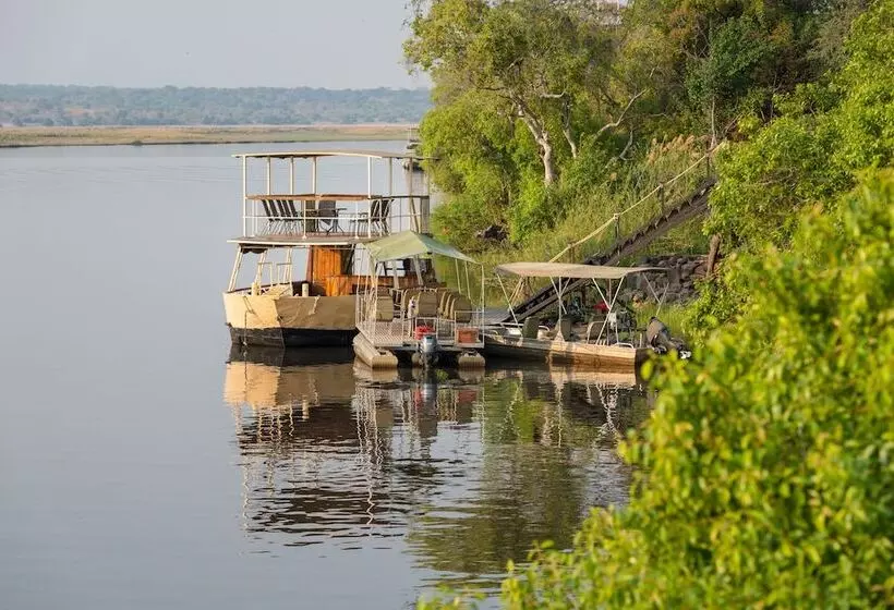 هتل Chobe Water Villas