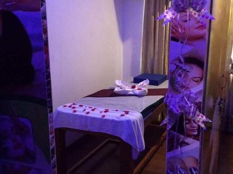 ホテル Grand Clarks Inn