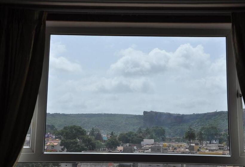 ホテル Grand Clarks Inn