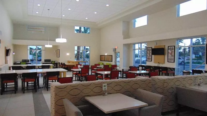 ホテル Holiday Inn Express & Suites Boynton Beach East, An Ihg
