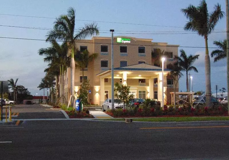 ホテル Holiday Inn Express & Suites Boynton Beach East, An Ihg
