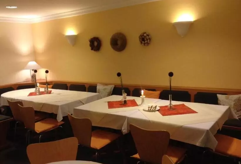 ホテル Linde Restaurant &