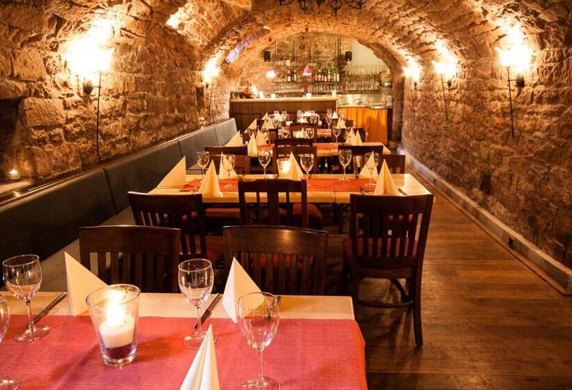 בית מלון כפרי Linde Restaurant &