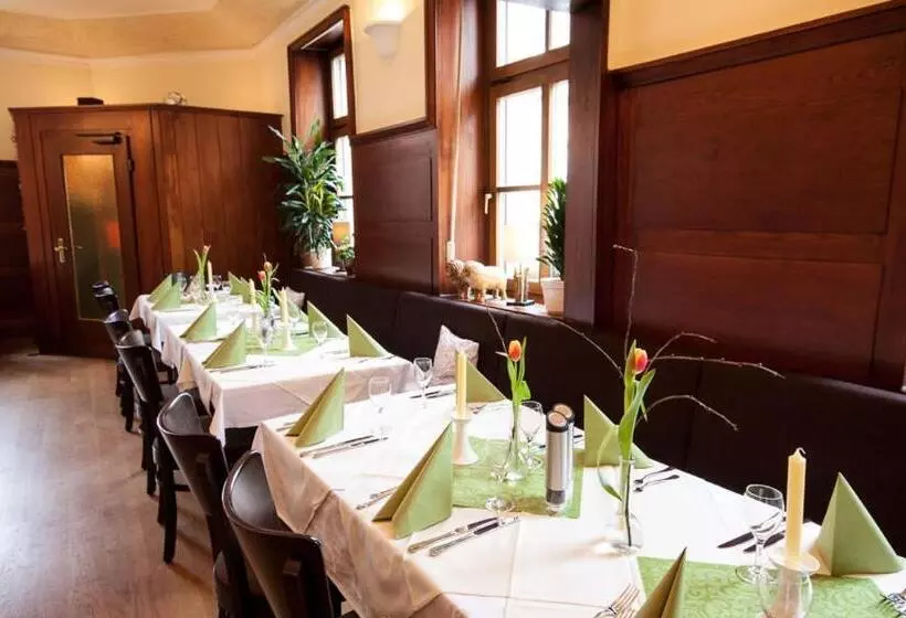 ホテル Linde Restaurant &