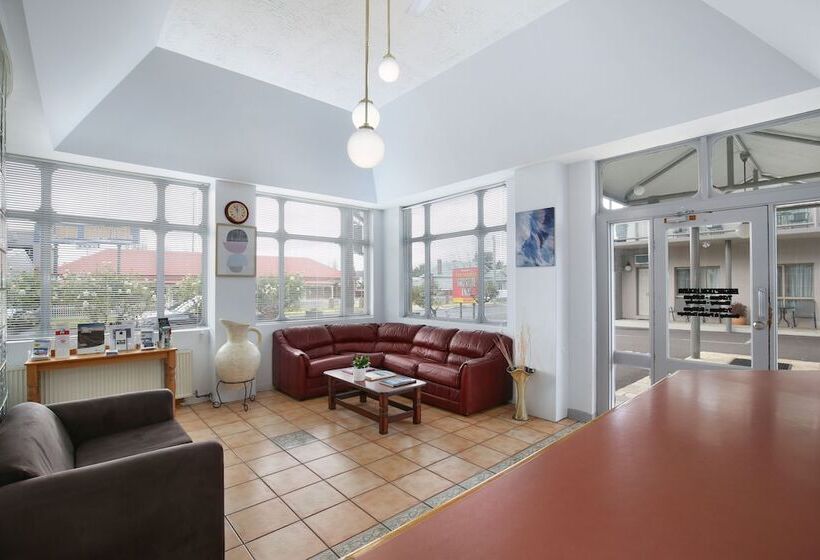 בית מלון כפרי New England Motor Inn