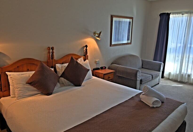 בית מלון כפרי New England Motor Inn