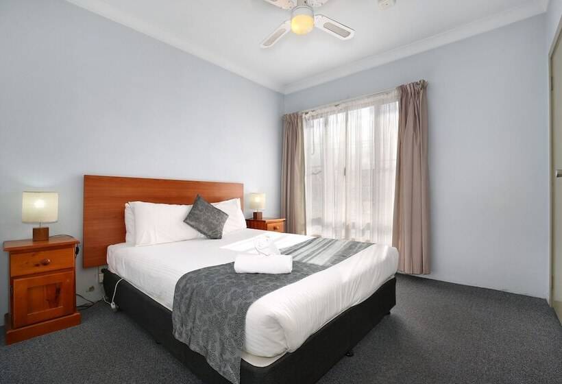 בית מלון כפרי New England Motor Inn