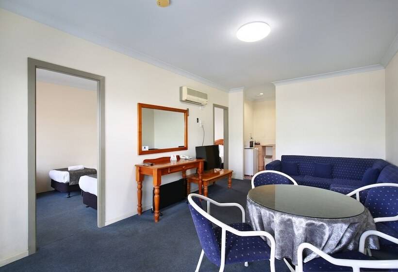 בית מלון כפרי New England Motor Inn