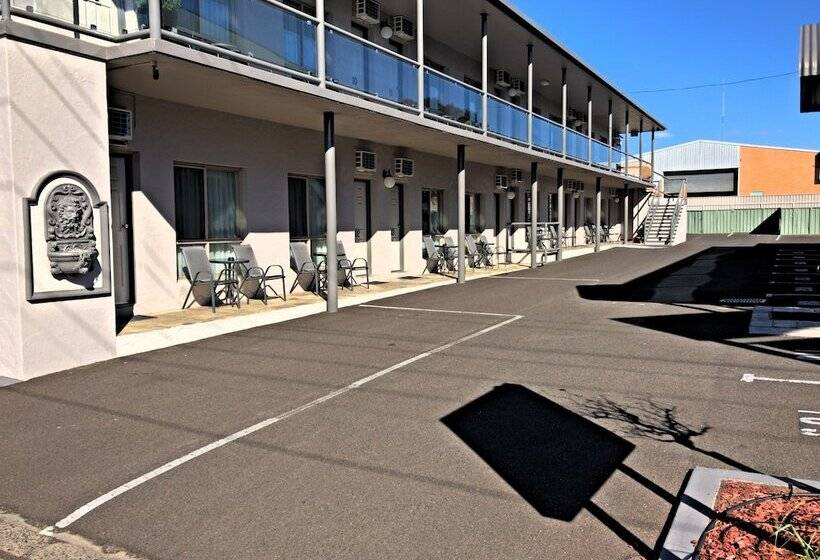 בית מלון כפרי New England Motor Inn