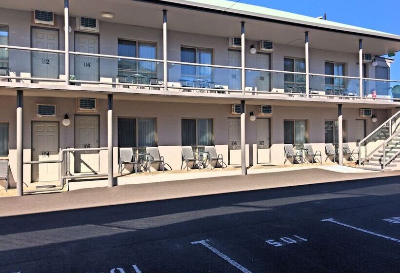 בית מלון כפרי New England Motor Inn