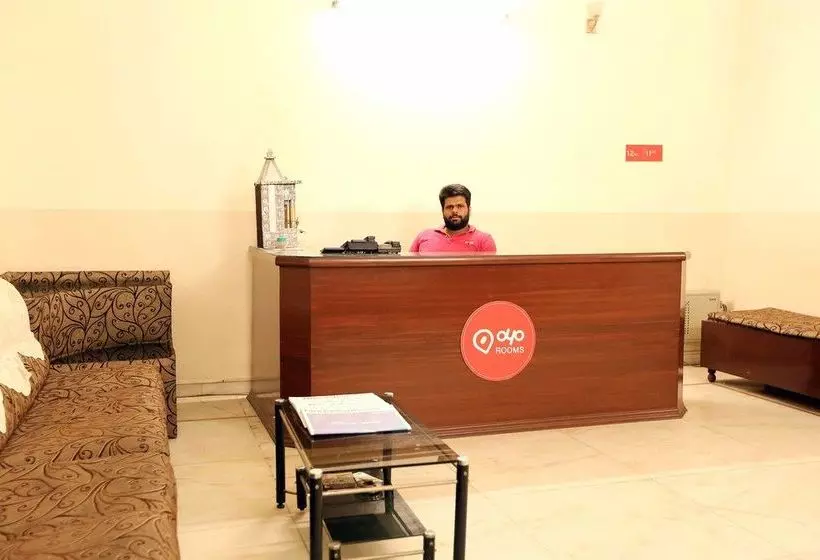 OYO 402 Hotel Noida Residency
