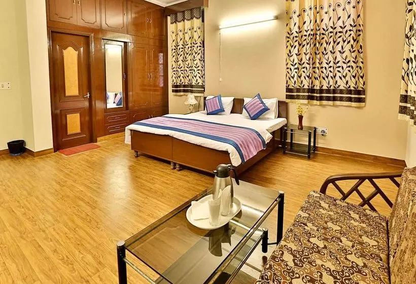 OYO 402 Hotel Noida Residency