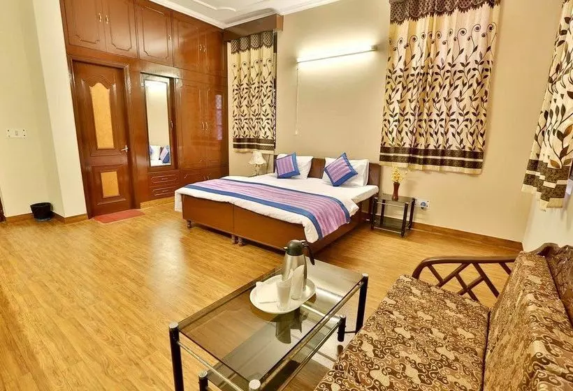 OYO 402 Hotel Noida Residency