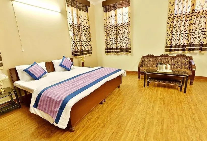 OYO 402 Hotel Noida Residency