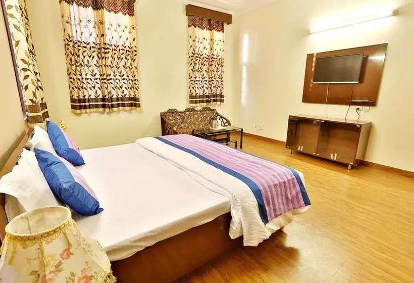 OYO 402 Hotel Noida Residency