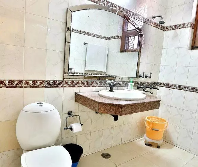 OYO 402 Hotel Noida Residency