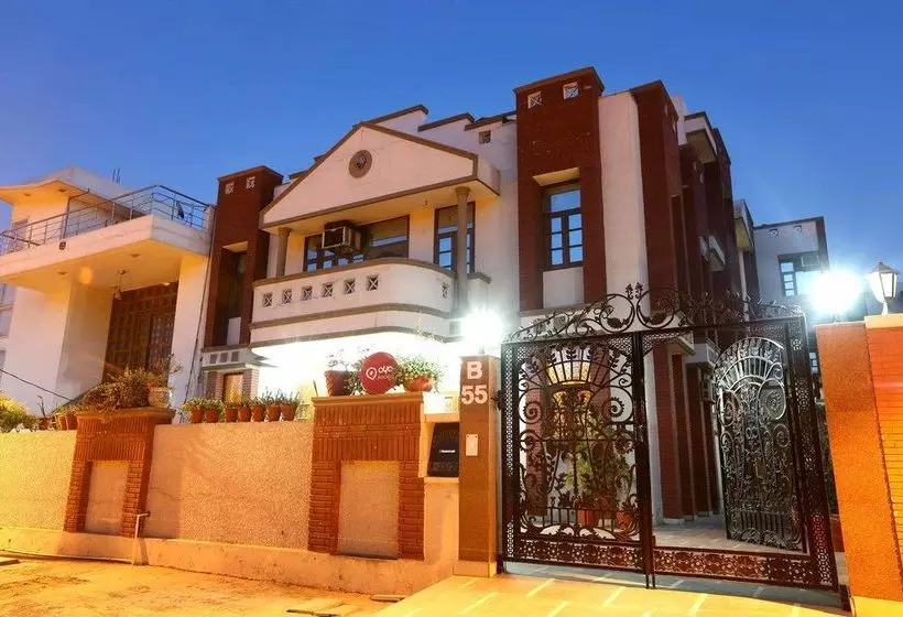 OYO 402 Hotel Noida Residency
