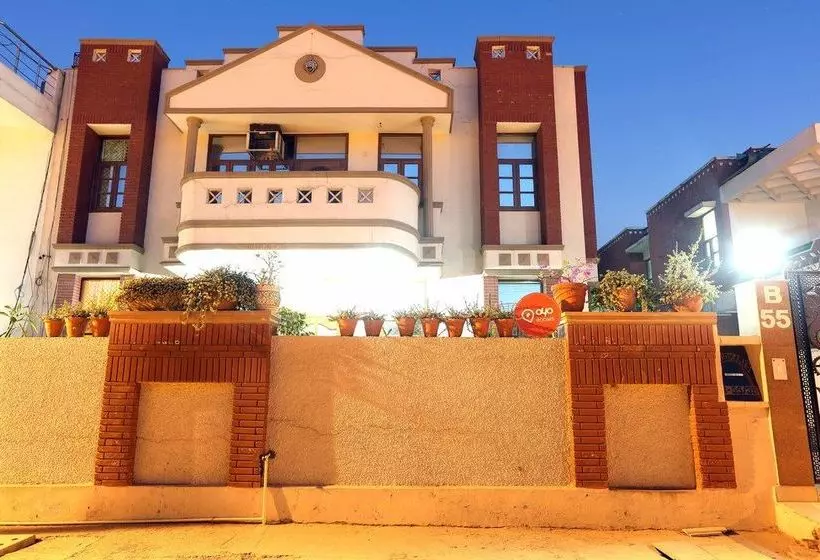 OYO 402 Hotel Noida Residency
