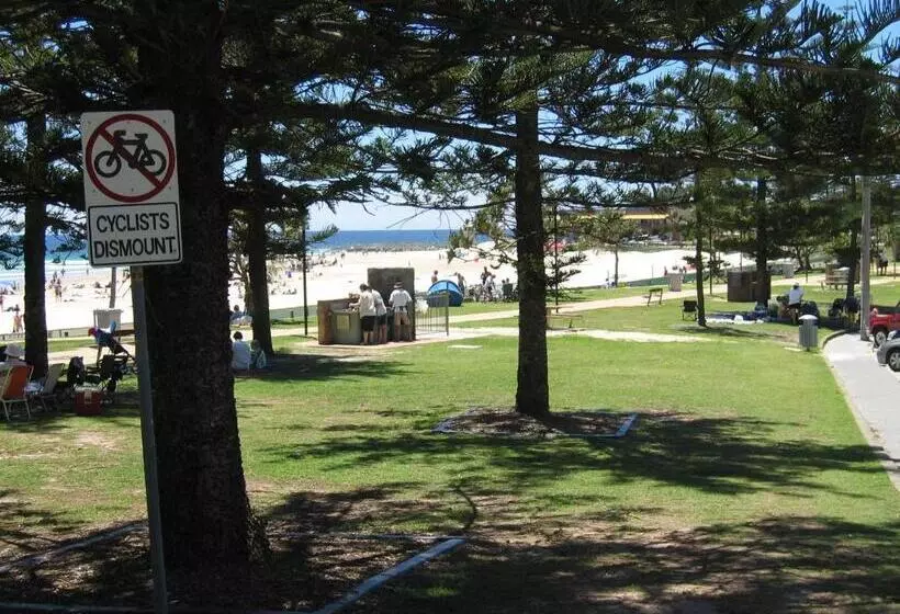 هتل The Bay Apartments Coolangatta