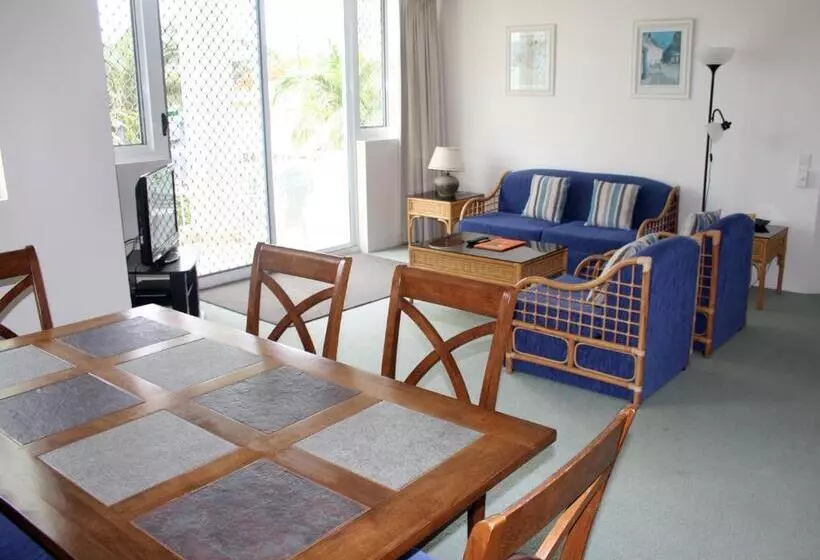 هتل The Bay Apartments Coolangatta