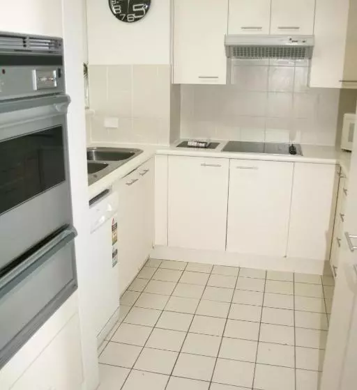 هتل The Bay Apartments Coolangatta