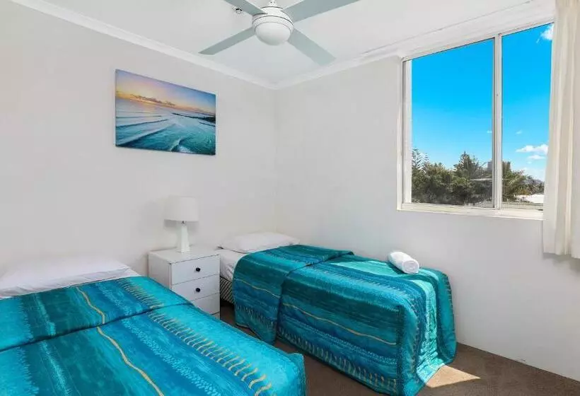هتل The Bay Apartments Coolangatta