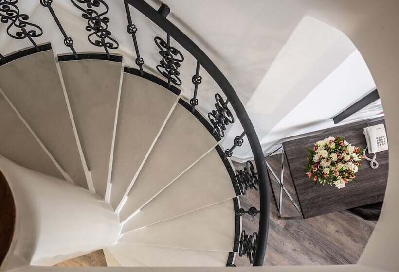 Yaya Hotel & Apartments