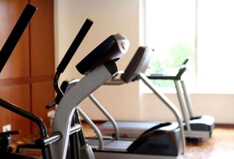 Yaya Hotel & Apartments