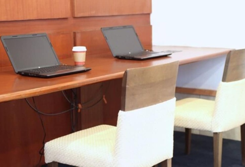 Yaya Hotel & Apartments