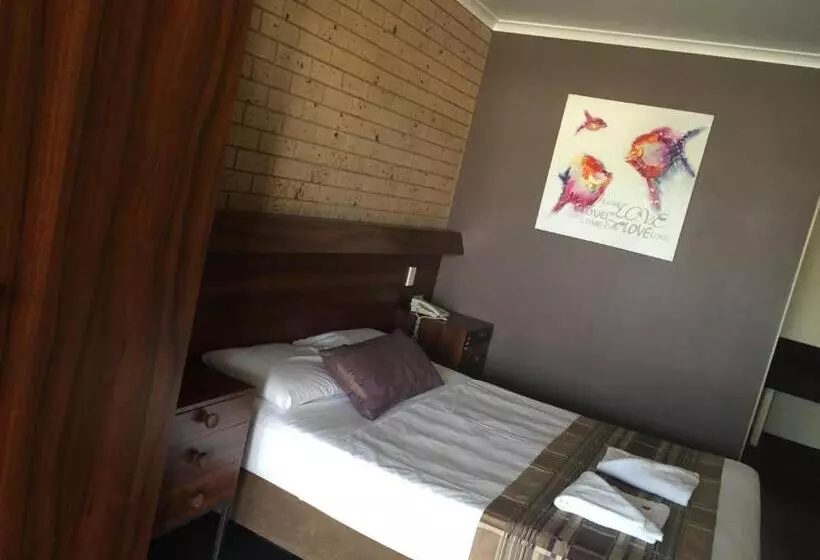 モーテル Sarina Motor Inn