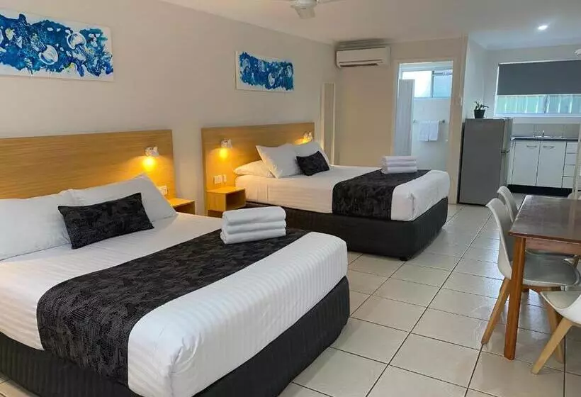 Tin Can Bay Motel