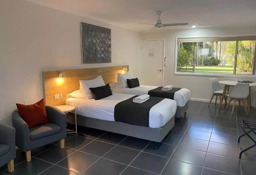 Tin Can Bay Motel