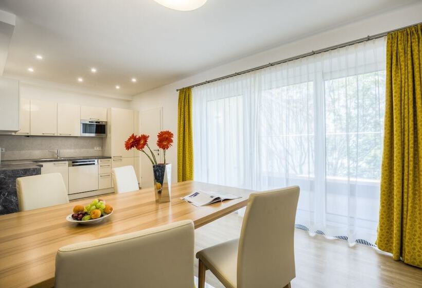 Vienna Grand Apartments City