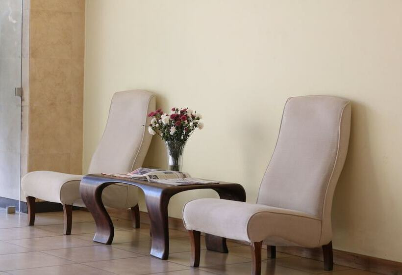 Yaya Hotel & Apartments