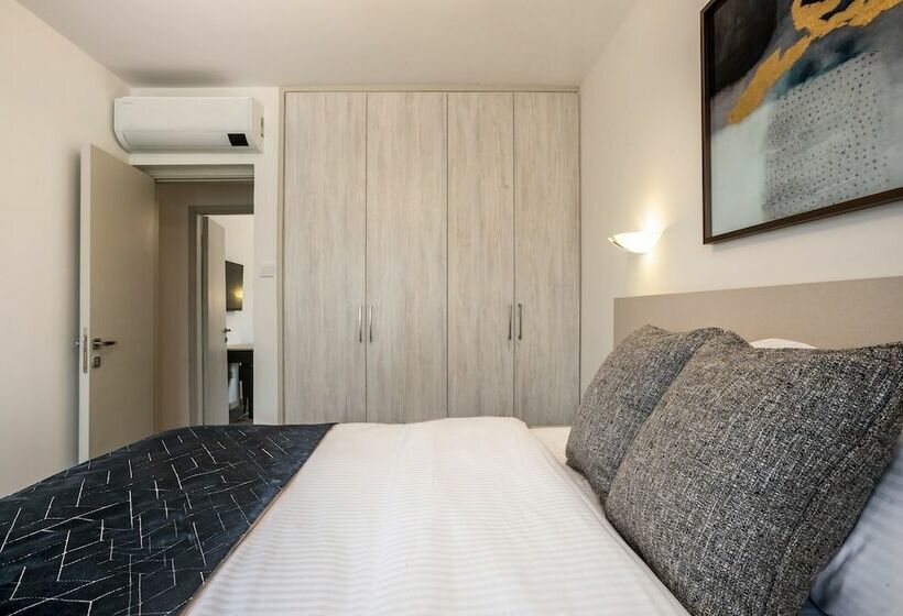 Yaya Hotel & Apartments