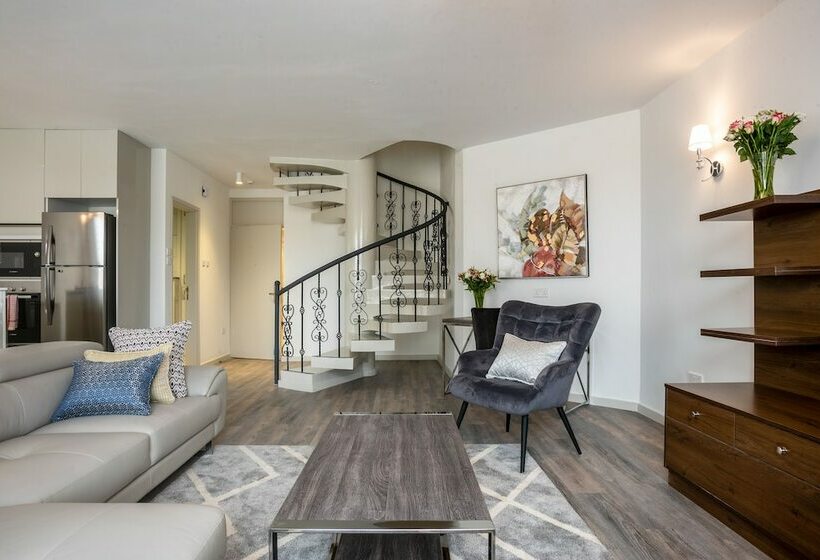 Yaya Hotel & Apartments