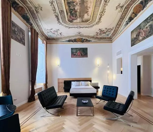 تختخواب و صبحانه Corso Grand Suites