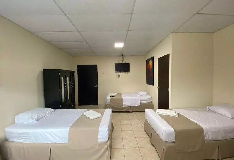 ベッドアンドブレックファースト La Capilla   Suites & Apartments San Benito