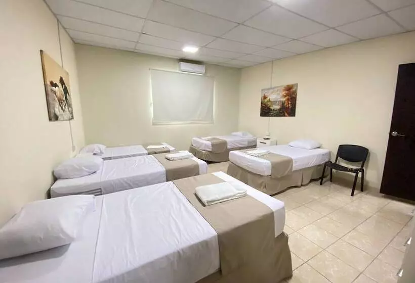 ベッドアンドブレックファースト La Capilla   Suites & Apartments San Benito