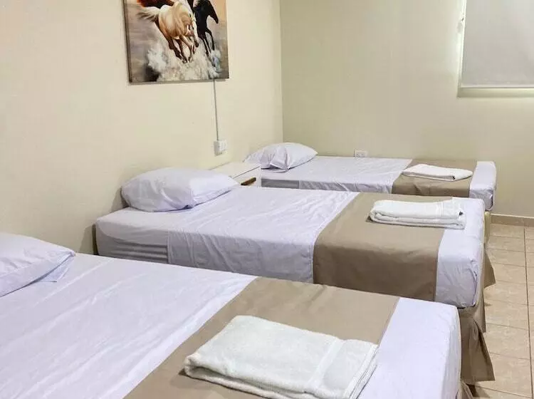 ベッドアンドブレックファースト La Capilla   Suites & Apartments San Benito