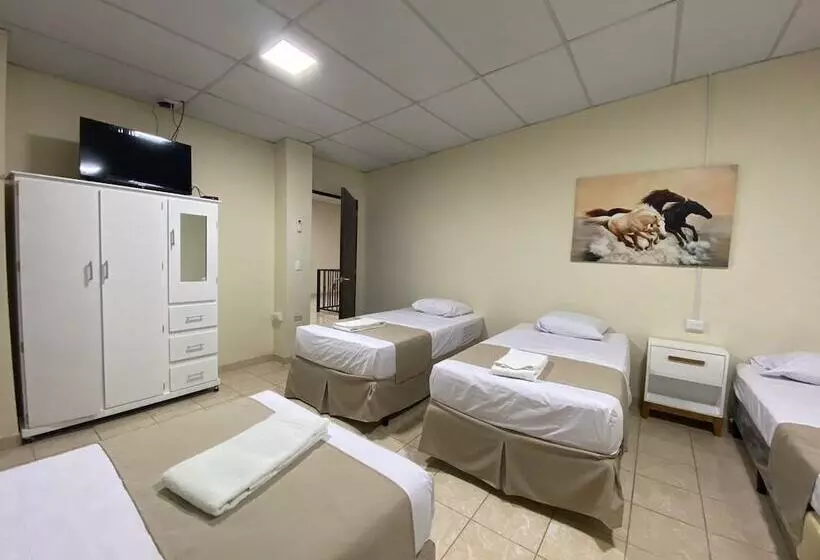 ベッドアンドブレックファースト La Capilla   Suites & Apartments San Benito