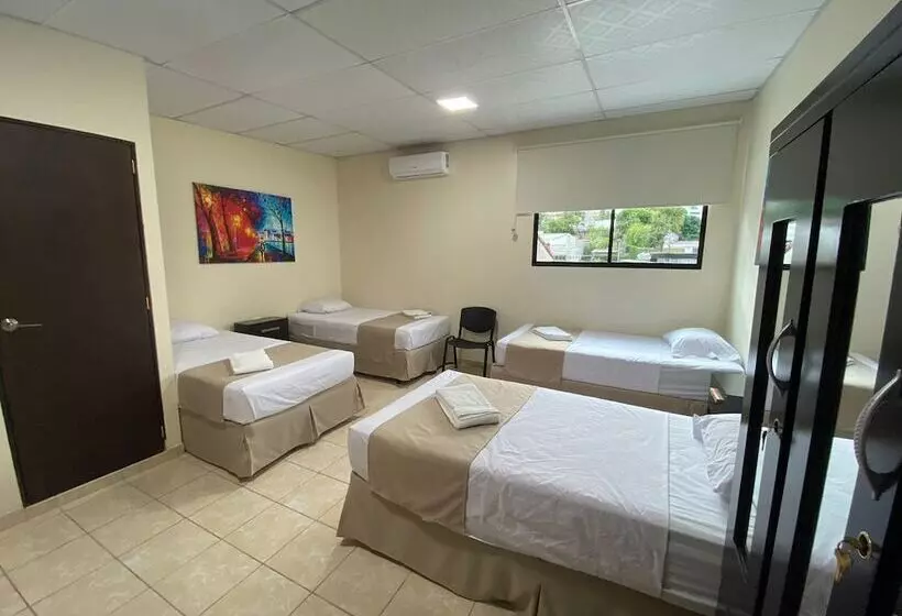ベッドアンドブレックファースト La Capilla   Suites & Apartments San Benito