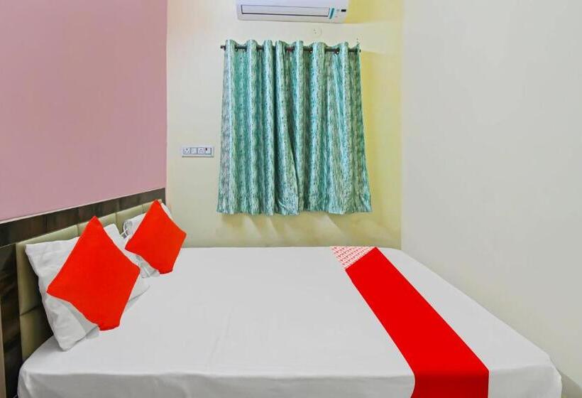 Hotel Oyo Flagship F Three