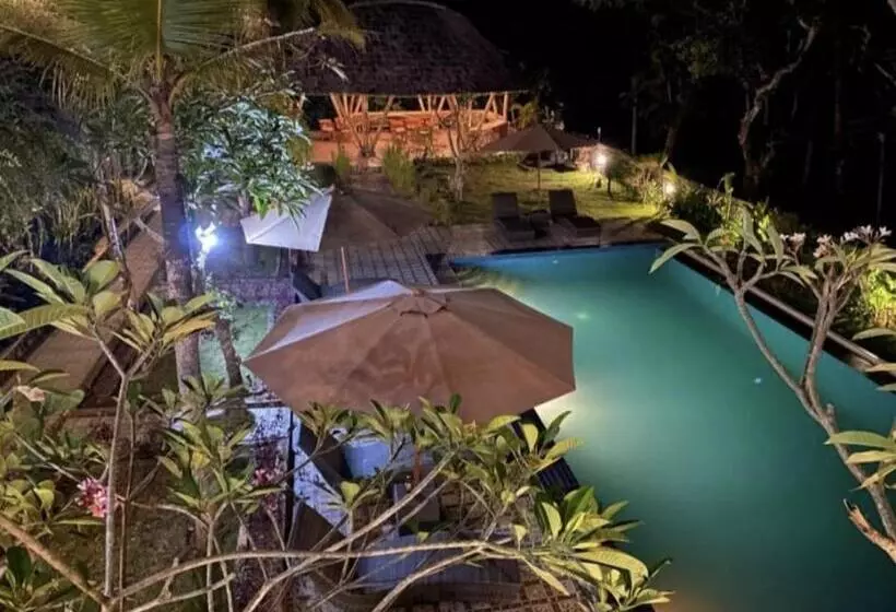 Hotelli Tinggian Hill Retreat