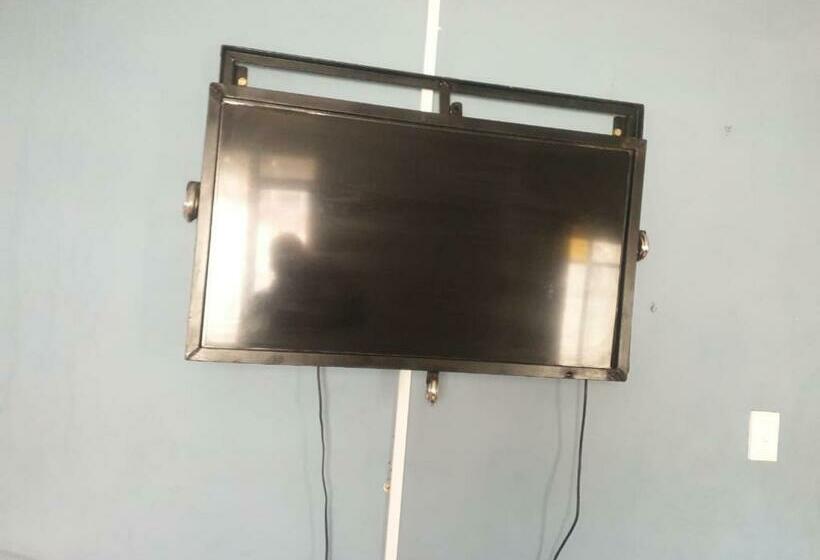 بنسيون 104 Oliver Lea Drive