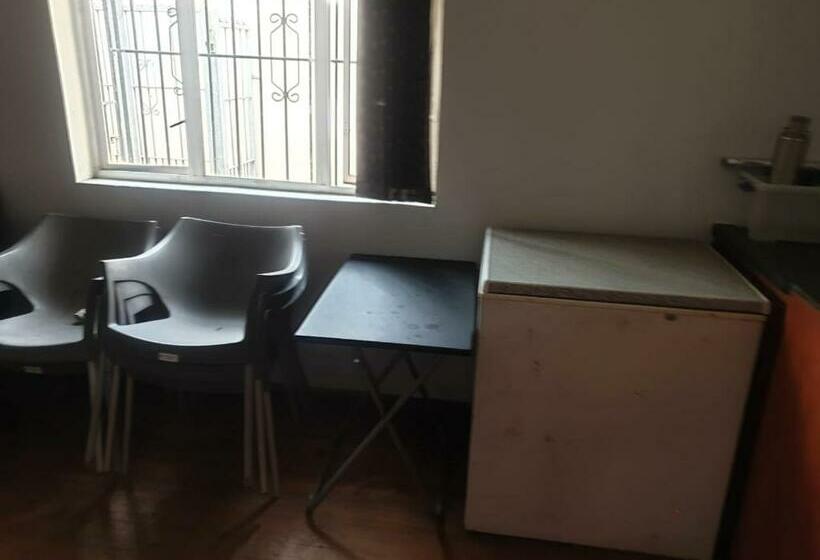 بنسيون 104 Oliver Lea Drive