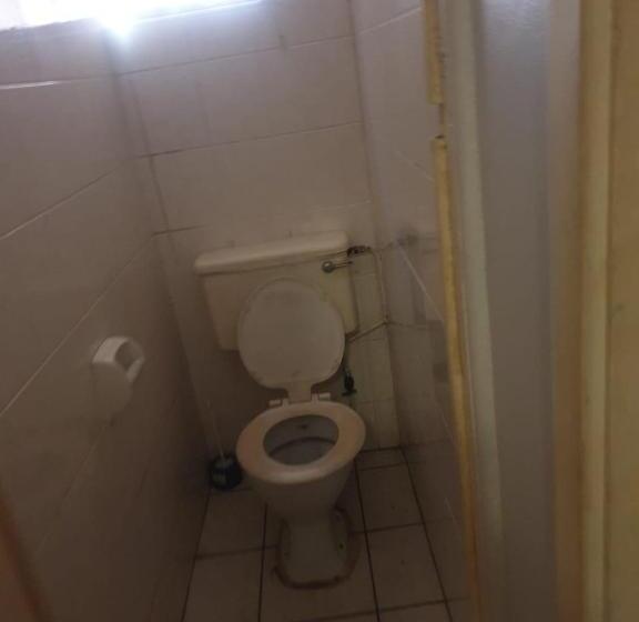 بنسيون 104 Oliver Lea Drive