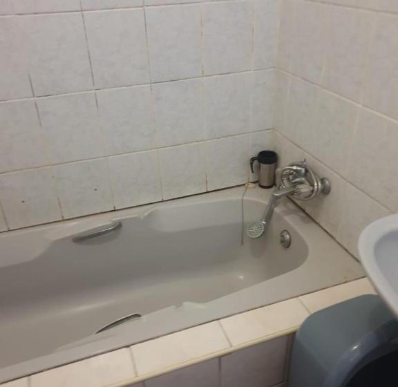 بنسيون 104 Oliver Lea Drive