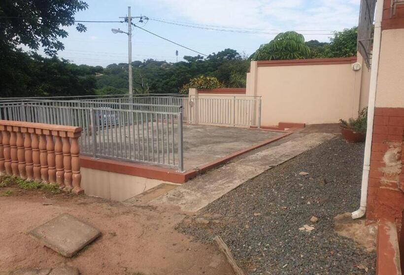 بنسيون 104 Oliver Lea Drive