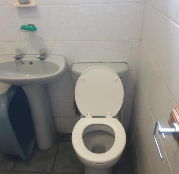 بنسيون 104 Oliver Lea Drive